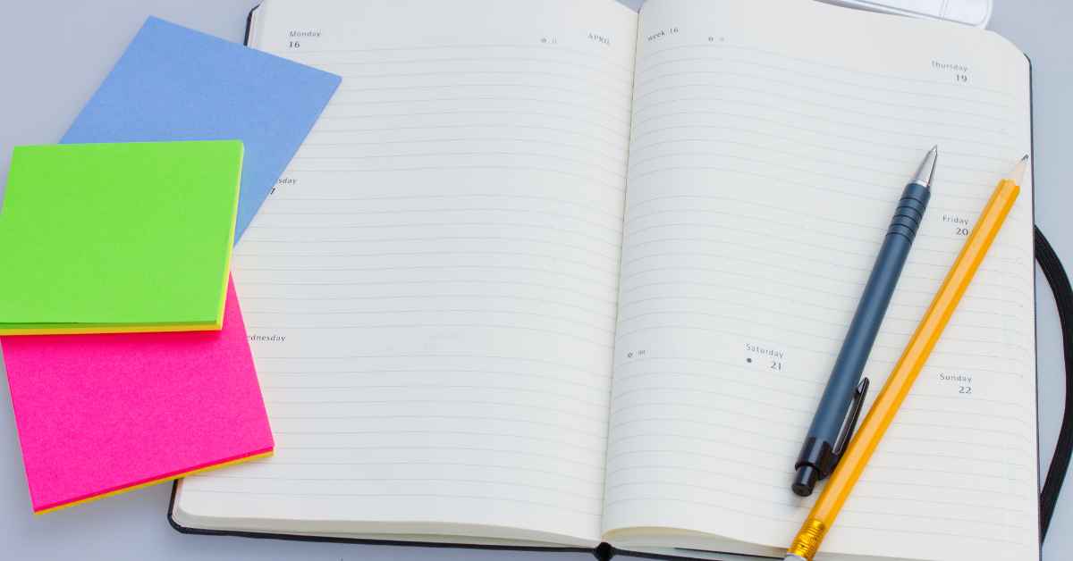 Fungsi buku tulis yaitu sebagai media catatan yang fleksibel, hingga sebagai media journaling untuk mengurangi stress & meningkatkan daya ingat. Pelajari!