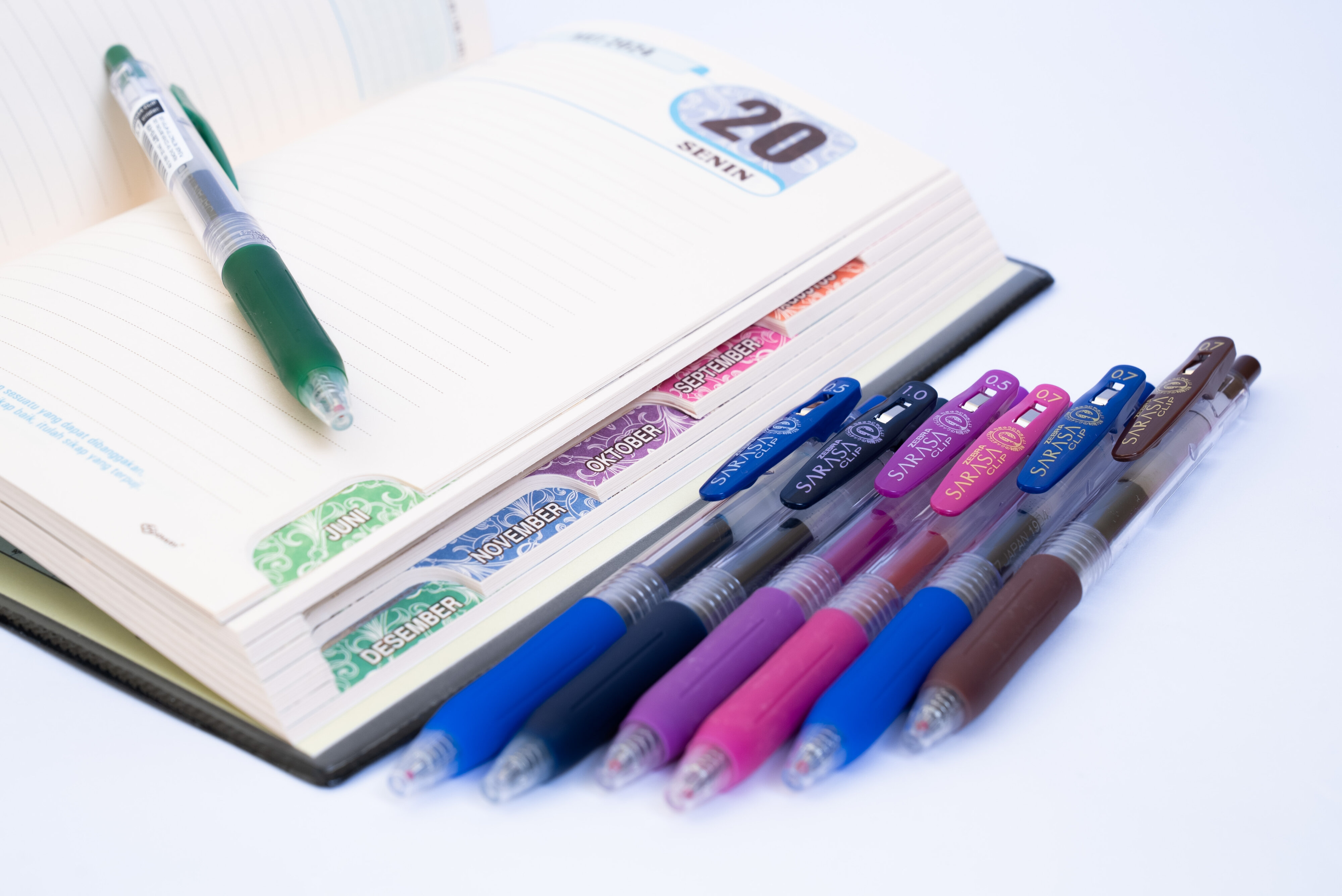 perbedaan sketchbook dan drawing book - BPS